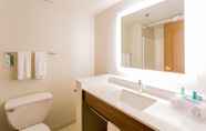 In-room Bathroom 6 Holiday Inn Express & Suites READING AIRPORT, an IHG Hotel