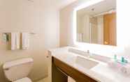 In-room Bathroom 4 Holiday Inn Express & Suites READING AIRPORT, an IHG Hotel