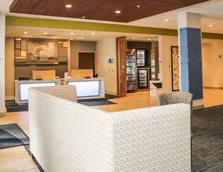 Lobi 2 Holiday Inn Express & Suites KINGSTON-ULSTER, an IHG Hotel