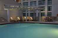 สระว่ายน้ำ Holiday Inn SAN ANTONIO-RIVERWALK, an IHG Hotel