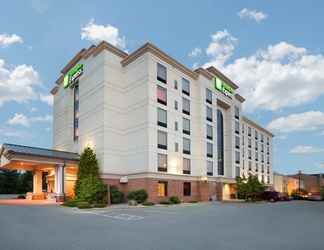 Exterior 2 Holiday Inn Express & Suites BLOOMINGTON, an IHG Hotel