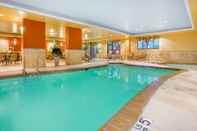 Swimming Pool Holiday Inn Express & Suites BLOOMINGTON, an IHG Hotel