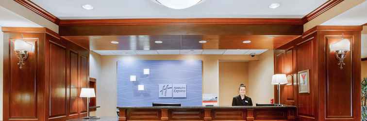Lobby Holiday Inn Express & Suites BLOOMINGTON, an IHG Hotel