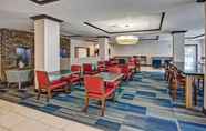 Restoran 4 Holiday Inn Express & Suites COOKEVILLE, an IHG Hotel