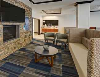 Lobby 2 Holiday Inn Express & Suites COOKEVILLE, an IHG Hotel