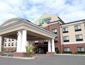 Exterior 2 Holiday Inn Express & Suites CAMBRIDGE, an IHG Hotel