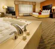 Bedroom 3 Holiday Inn Express & Suites MANASSAS, an IHG Hotel