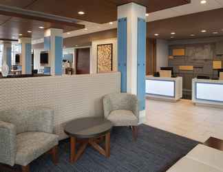 Lobi 2 Holiday Inn Express KNOXVILLE-STRAWBERRY PLAINS, an IHG Hotel