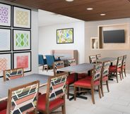 Restaurant 4 Holiday Inn Express KNOXVILLE-STRAWBERRY PLAINS, an IHG Hotel