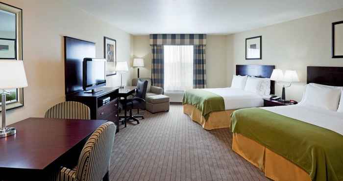 Bedroom Holiday Inn Express & Suites SYRACUSE NORTH - AIRPORT AREA, an IHG Hotel
