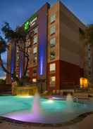 SWIMMING_POOL Holiday Inn Express & Suites San Antonio Medical-Six Flags, an IHG Hotel