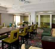 Restoran 2 Holiday Inn Express & Suites MORRILTON, an IHG Hotel