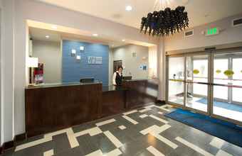 Lobi 4 Holiday Inn Express & Suites MORRILTON, an IHG Hotel