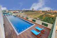 Swimming Pool Holiday Inn BENGALURU RACECOURSE, an IHG Hotel