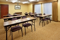 Ruangan Fungsional Holiday Inn Express & Suites ST. LOUIS WEST - FENTON, an IHG Hotel