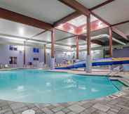 Swimming Pool 2 Holiday Inn Express WISCONSIN DELLS, an IHG Hotel