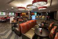 บาร์ คาเฟ่ และเลานจ์ Holiday Inn MILWAUKEE RIVERFRONT, an IHG Hotel