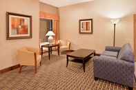 Ruang Umum Holiday Inn Express & Suites KANSAS CITY-LIBERTY (HWY 152), an IHG Hotel