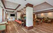 ร้านอาหาร 2 Holiday Inn CHARLOTTESVILLE-MONTICELLO, an IHG Hotel