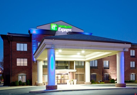 Exterior Holiday Inn Express & Suites SHELBYVILLE, an IHG Hotel