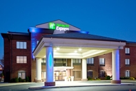 Exterior Holiday Inn Express & Suites SHELBYVILLE, an IHG Hotel