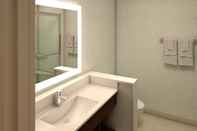In-room Bathroom Holiday Inn Express & Suites OLATHE SOUTH, an IHG Hotel