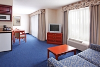 Common Space Holiday Inn Express & Suites CLEVELAND-RICHFIELD, an IHG Hotel