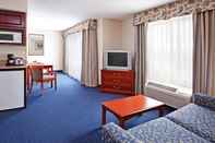 Common Space Holiday Inn Express & Suites CLEVELAND-RICHFIELD, an IHG Hotel