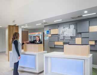 Lobi 2 Holiday Inn Express & Suites LOUISVILLE EAST, an IHG Hotel