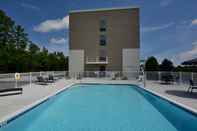 Swimming Pool Holiday Inn Express & Suites RALEIGH DURHAM AIRPORT AT RTP, an IHG Hotel