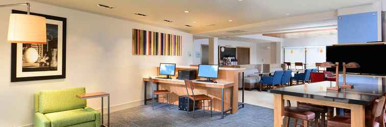 Lobby Holiday Inn Express & Suites RALEIGH DURHAM AIRPORT AT RTP, an IHG Hotel