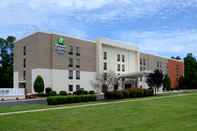 Exterior Holiday Inn Express & Suites RALEIGH DURHAM AIRPORT AT RTP, an IHG Hotel