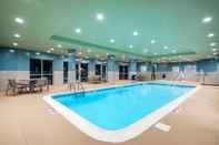 Swimming Pool Holiday Inn Express & Suites FLORENCE I-95 & I-20 CIVIC CTR, an IHG Hotel