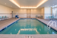 Swimming Pool Holiday Inn JOPLIN, an IHG Hotel