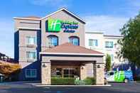Exterior Holiday Inn Express & Suites OAKLAND-AIRPORT, an IHG Hotel