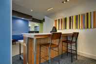 Bar, Cafe and Lounge Holiday Inn Express & Suites MOUNT VERNON, an IHG Hotel