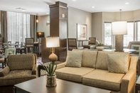 Lobi Staybridge Suites JACKSONVILLE-CAMP LEJEUNE AREA, an IHG Hotel