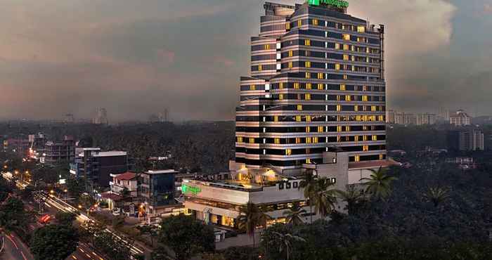 Exterior Holiday Inn COCHIN, an IHG Hotel