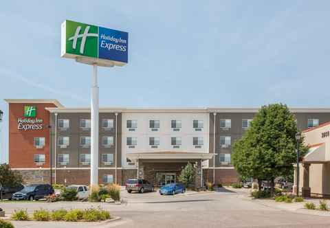 Bên ngoài Holiday Inn Express HASTINGS, an IHG Hotel