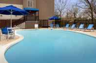 Hồ bơi Holiday Inn Express & Suites COLLEGE PARK-UNIVERSITY AREA, an IHG Hotel