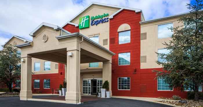 Exterior Holiday Inn Express & Suites READING AIRPORT, an IHG Hotel