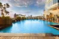 Swimming Pool Holiday Inn COCHIN, an IHG Hotel