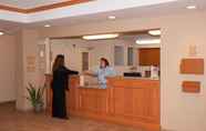 Lobi 2 Candlewood Suites LOGAN