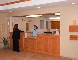 Lobby 2 Candlewood Suites LOGAN