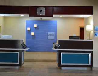 Lobi 2 Holiday Inn Express & Suites GAINESVILLE, an IHG Hotel