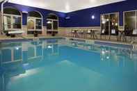 Swimming Pool Holiday Inn Express & Suites ALLENTOWN WEST, an IHG Hotel