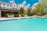 Kolam Renang Staybridge Suites ALLENTOWN BETHLEHEM AIRPORT, an IHG Hotel