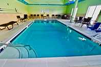 Swimming Pool Holiday Inn Express & Suites PERRYVILLE I-55, an IHG Hotel