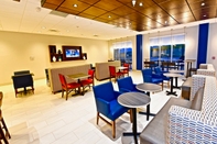 บาร์ คาเฟ่ และเลานจ์ Holiday Inn Express & Suites PERRYVILLE I-55, an IHG Hotel