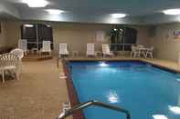 Swimming Pool Holiday Inn Express & Suites MALVERN, an IHG Hotel